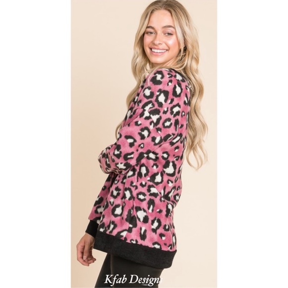 B26B🌸NEW!🌸So soft button up fuchsia pink+ black/brown animal print cardi! - Picture 5 of 9